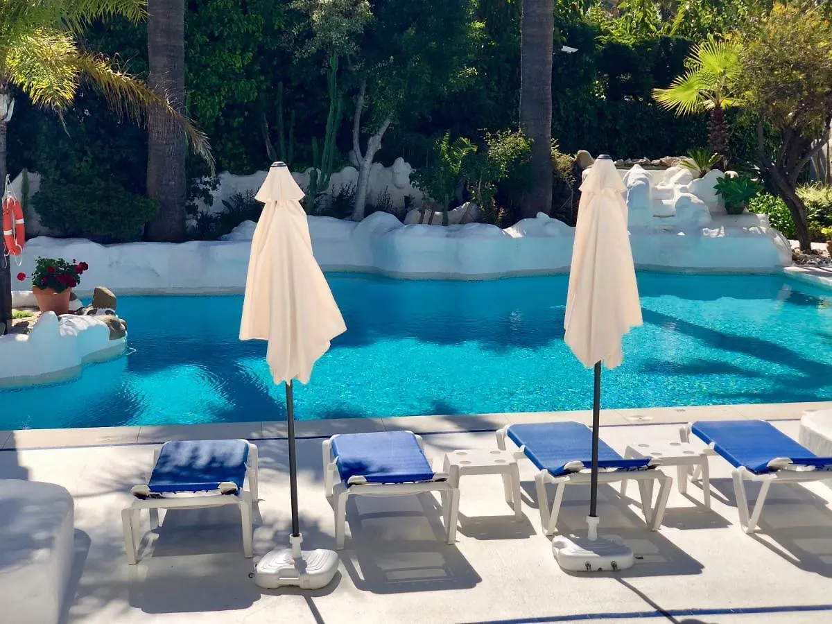 Luxury Apartment In La Isla, Walking Distance To Puerto Banus Marbella
