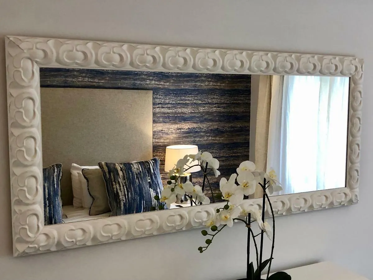 Luxury Apartment In La Isla, Walking Distance To Puerto Banus Marbella