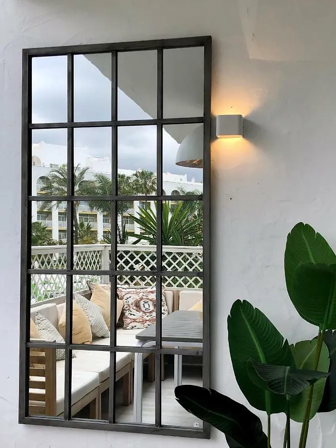Luxury Apartment In La Isla, Walking Distance To Puerto Banus Marbella