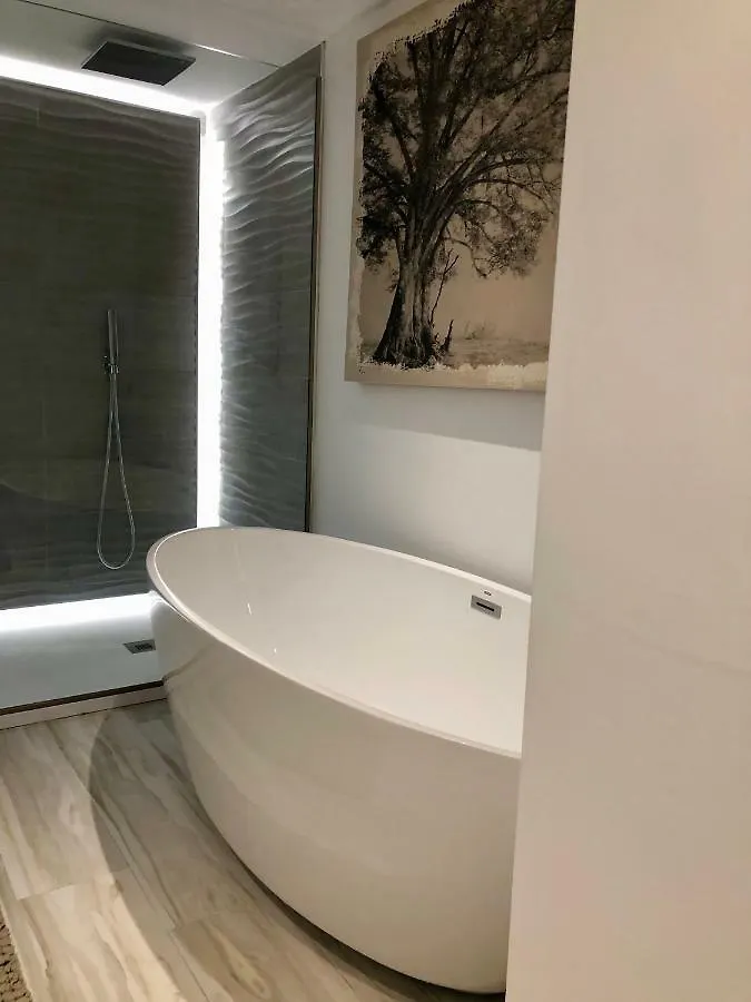 Luxury Apartment In La Isla, Walking Distance To Puerto Banus Marbella