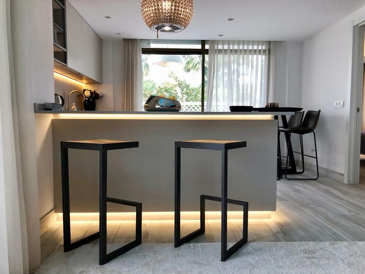 Luxury Apartment In La Isla, Walking Distance To Puerto Banus Marbella