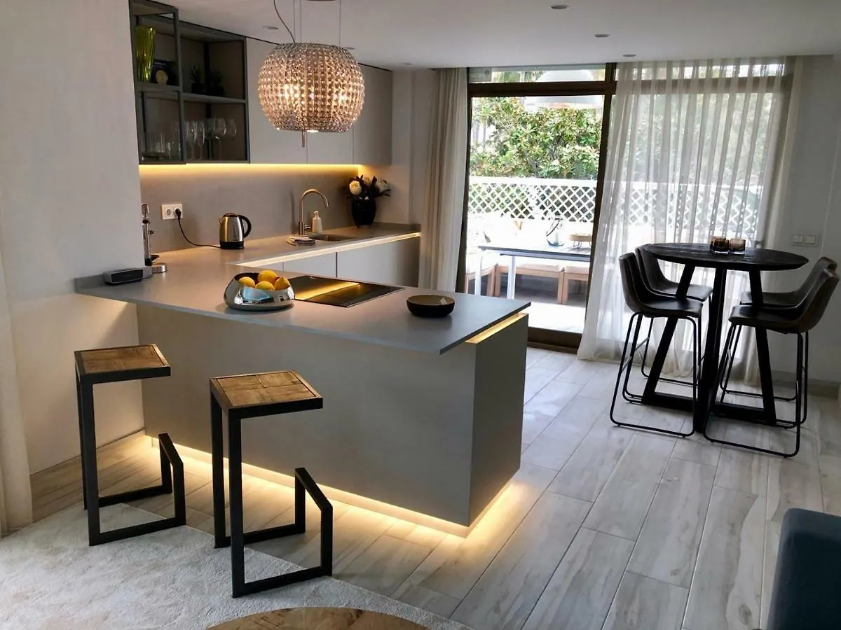 Luxury Apartment In La Isla, Walking Distance To Puerto Banus Marbella