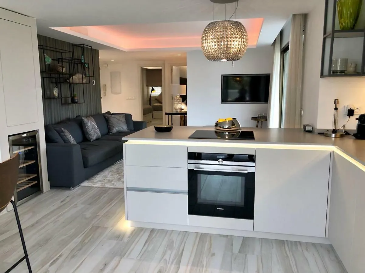 Luxury Apartment In La Isla, Walking Distance To Puerto Banus Marbella Espanha