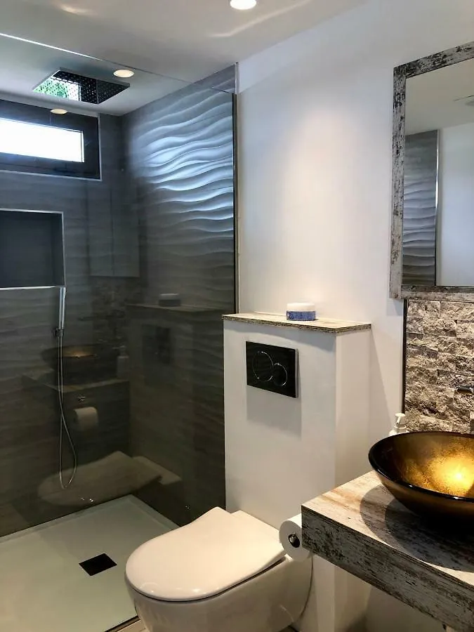 Luxury Apartment In La Isla, Walking Distance To Puerto Banus Marbella