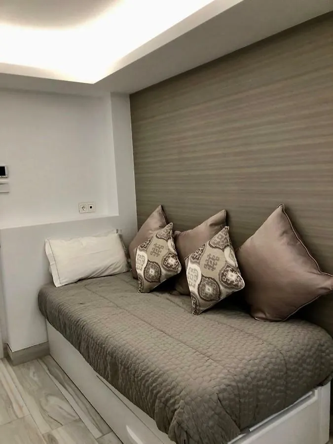 Luxury Apartment In La Isla, Walking Distance To Puerto Banus Marbella